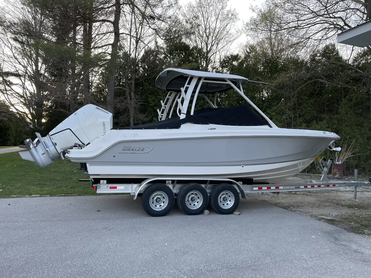 Boston Whaler 240 Vantage
